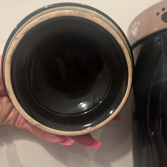 Ceramic Pet Treat canister with sealed lid with 🐾 and 🦴 design - Picture 6 of 7